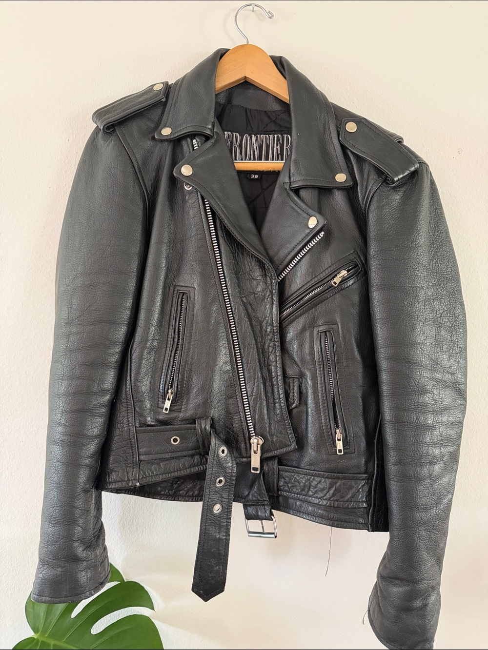 Frontier Classic Black Leather Moto Jacket - size 38 (SM/M)